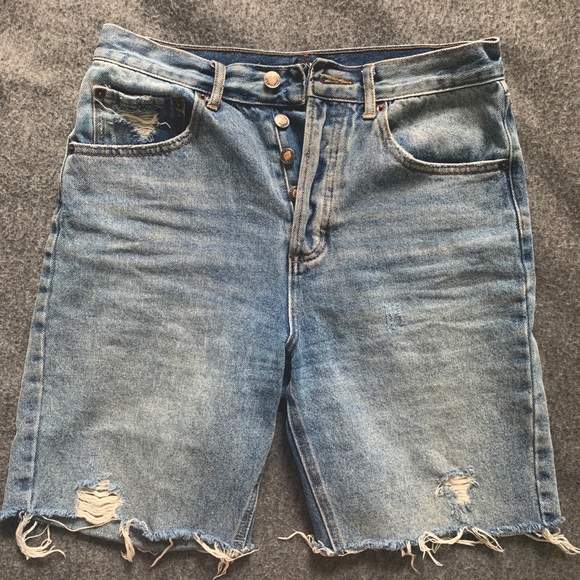 Fashion Nova mid length shorts - Picture 1 of 3